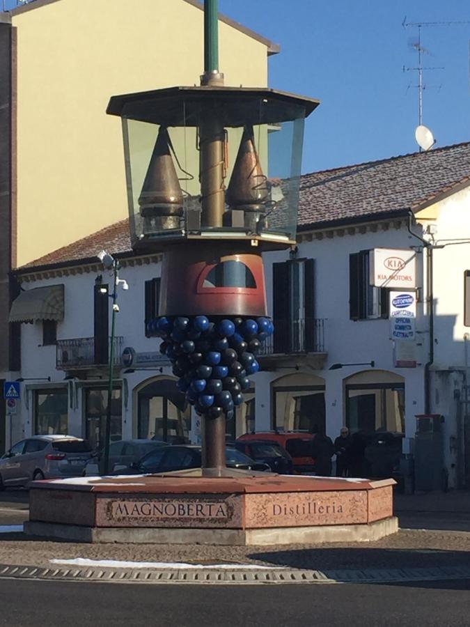 “L' Angolo Dei Sogni” Apartment Casale Monferrato Kültér fotó
